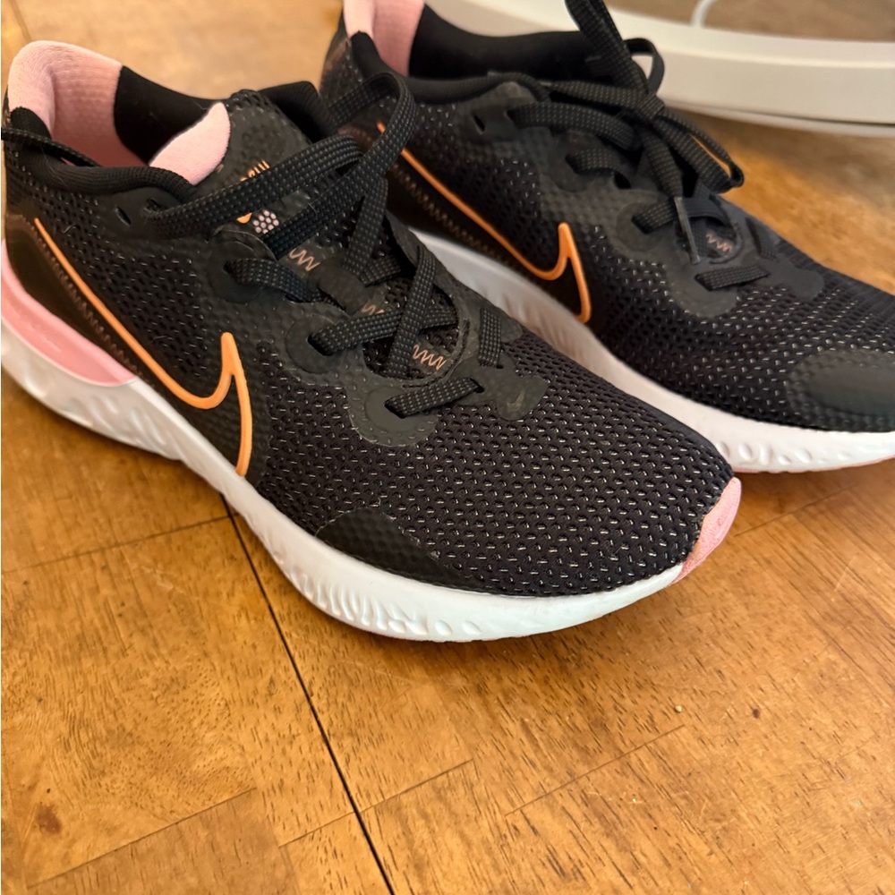 Nike Women's Black and Orange Athletic Shoes
